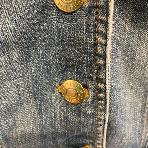 Tommy Hilfiger Women's‎ Size 8P Cropped Blue Jean Denim Trucker Jacket - Picture 3 of 9